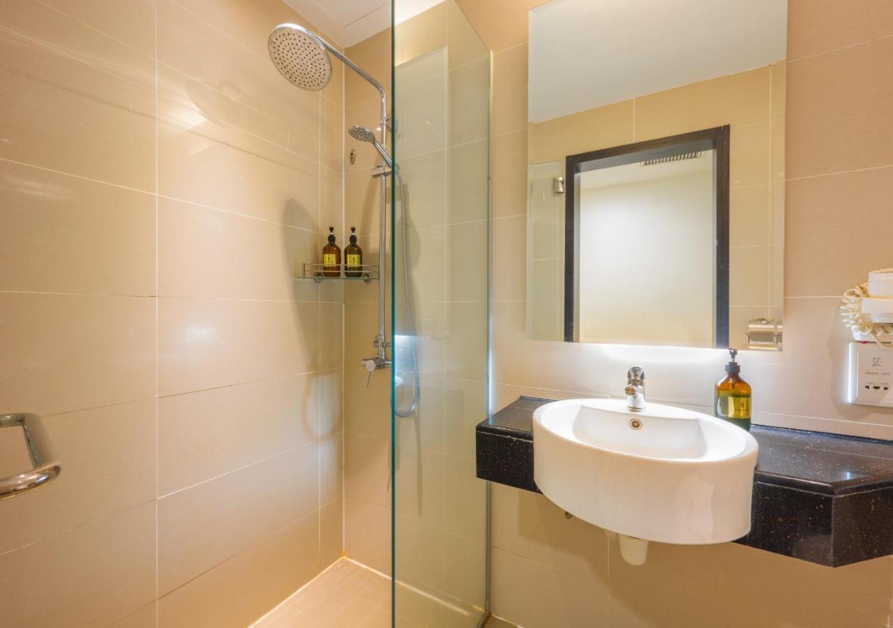Greystone Centrestage Pj Hotel Petaling Jaya Exterior photo